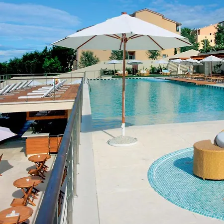 Stunning In With Outdoor Swimming Pool, Sauna And 2 Bedrooms