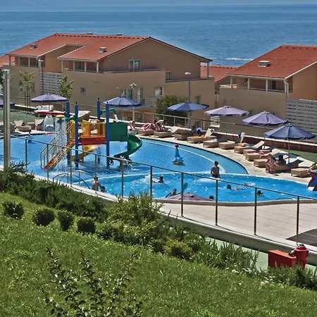 Stunning In With Outdoor Swimming Pool, Sauna And 2 Bedrooms Novi Vinodolski