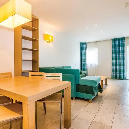 Διαμέρισμα Stunning In With Outdoor Swimming Pool, Sauna And 2 Bedrooms