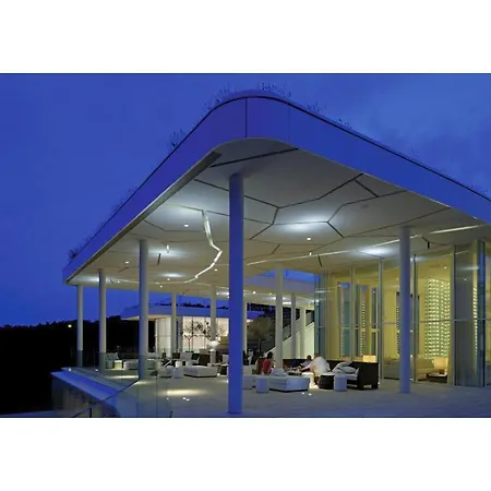 Stunning In With Outdoor Swimming Pool, Sauna And 2 Bedrooms