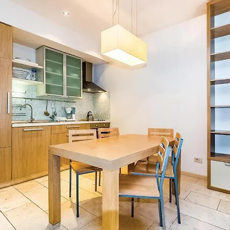 Διαμέρισμα Stunning In With Outdoor Swimming Pool, Sauna And 2 Bedrooms Novi Vinodolski