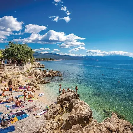 Stunning In With Outdoor Swimming Pool, Sauna And 2 Bedrooms Διαμέρισμα *