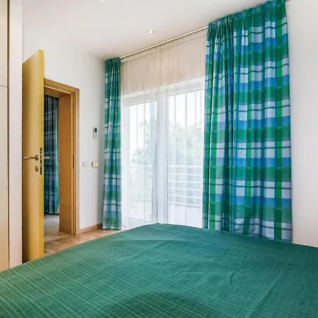 Stunning In With Outdoor Swimming Pool, Sauna And 2 Bedrooms Διαμέρισμα *