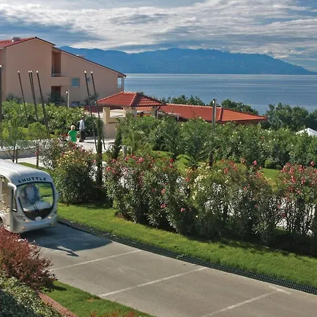 Stunning In With Outdoor Swimming Pool, Sauna And 2 Bedrooms Novi Vinodolski