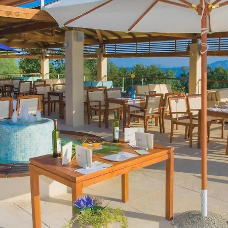 Stunning In With Outdoor Swimming Pool, Sauna And 2 Bedrooms Διαμέρισμα